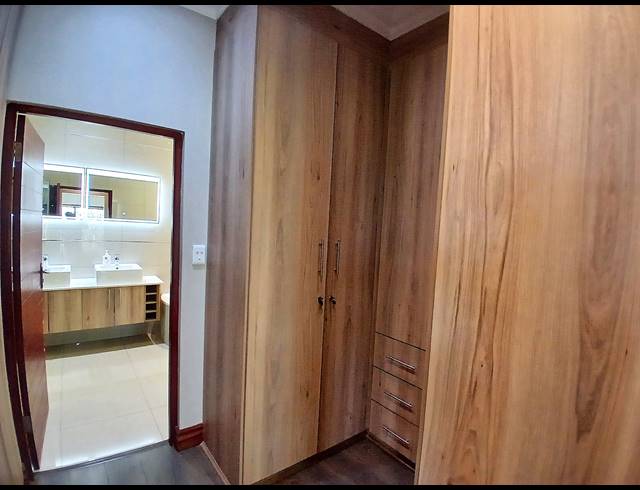 4 BEDROOM GOLF ESTATE FOR SALE IN BLUE VALLEY GOLF ESTATE